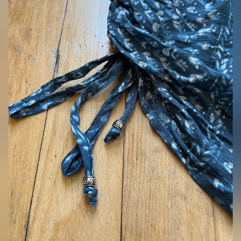 Lulu's Blouse - Picture 6 of 8